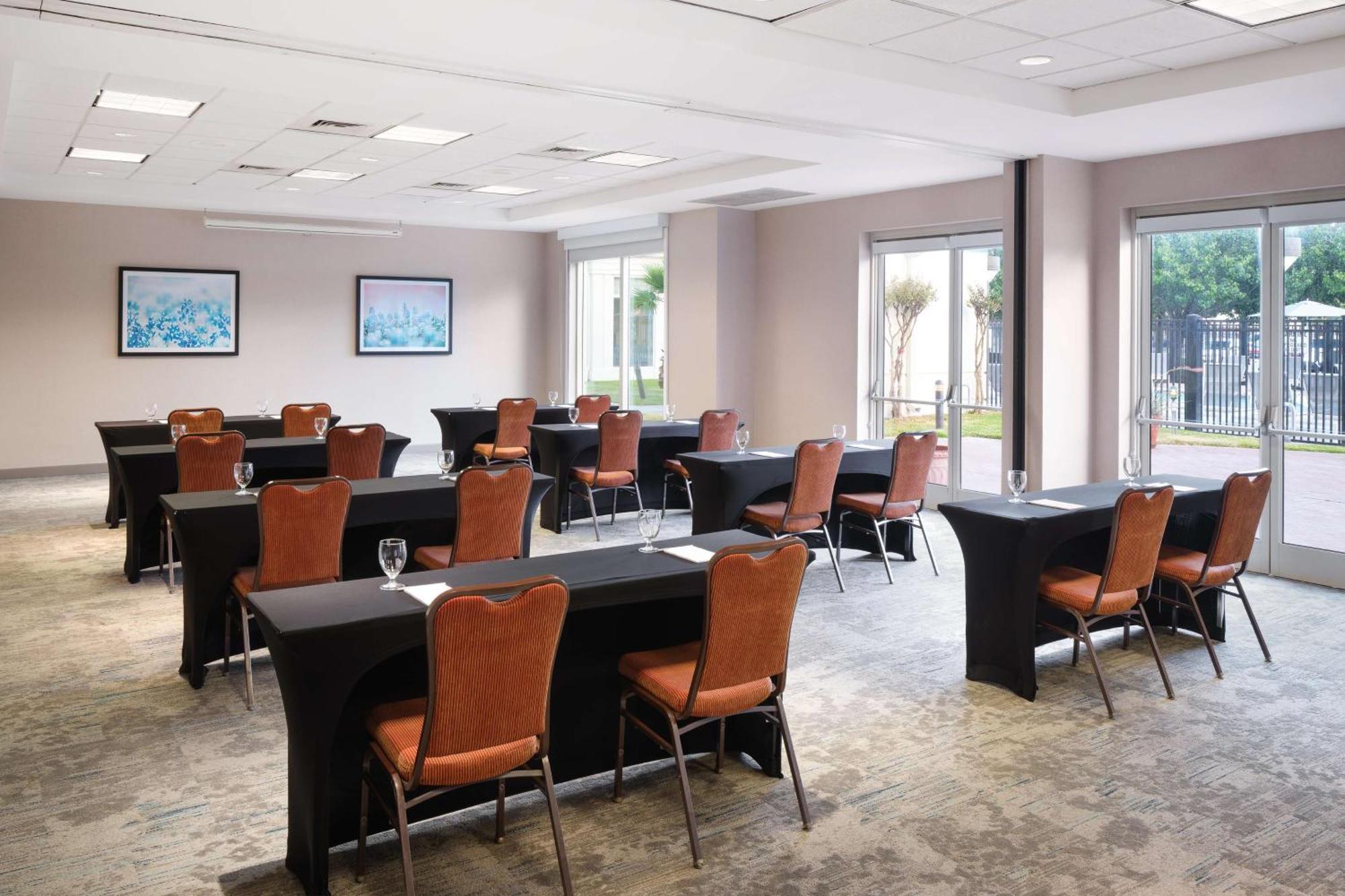 Hilton Garden Inn Houston/Bush Intercontinental Airport Екстериор снимка